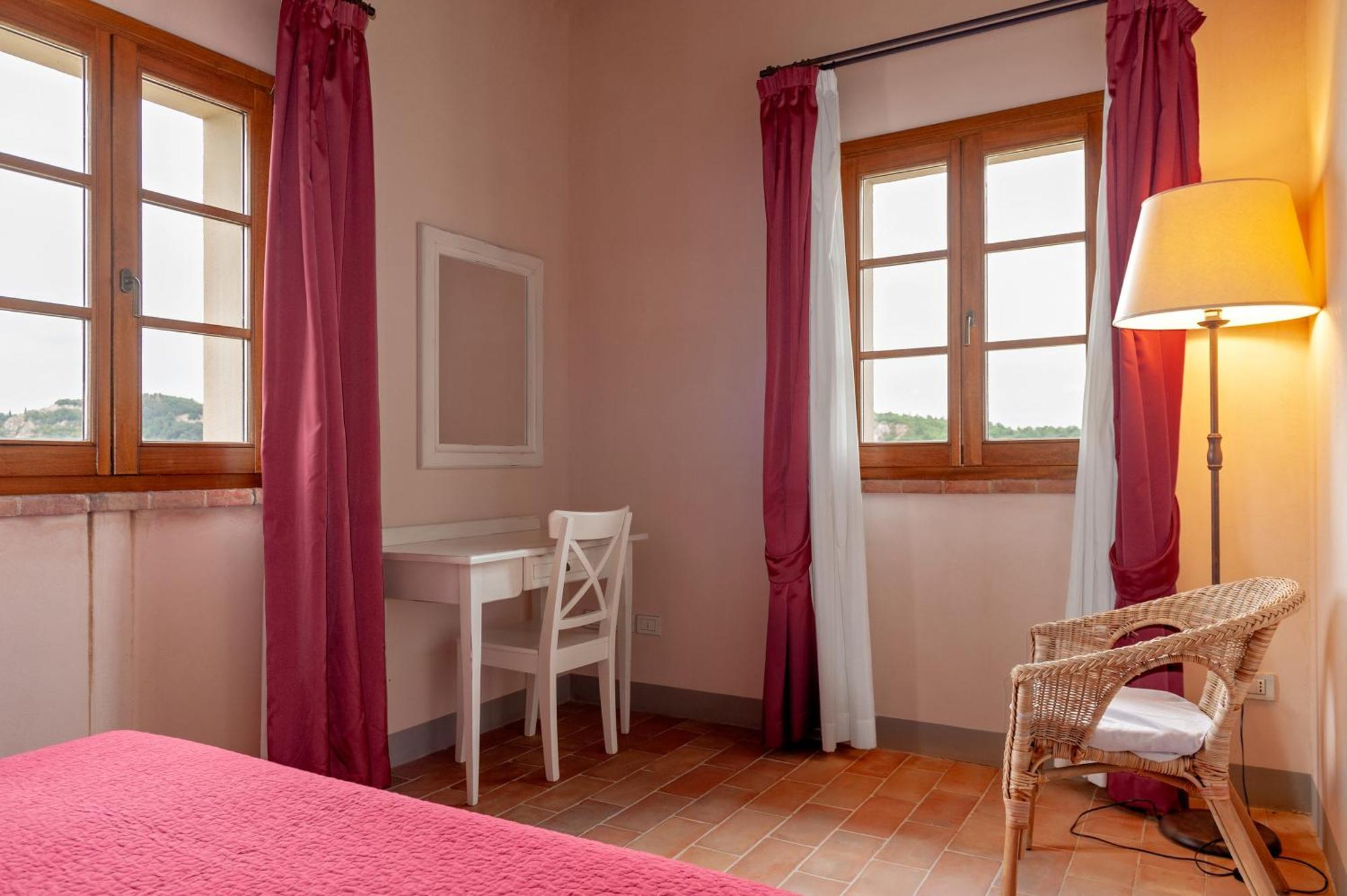 Il Borgo Delle Ville Palaia Exteriör bild