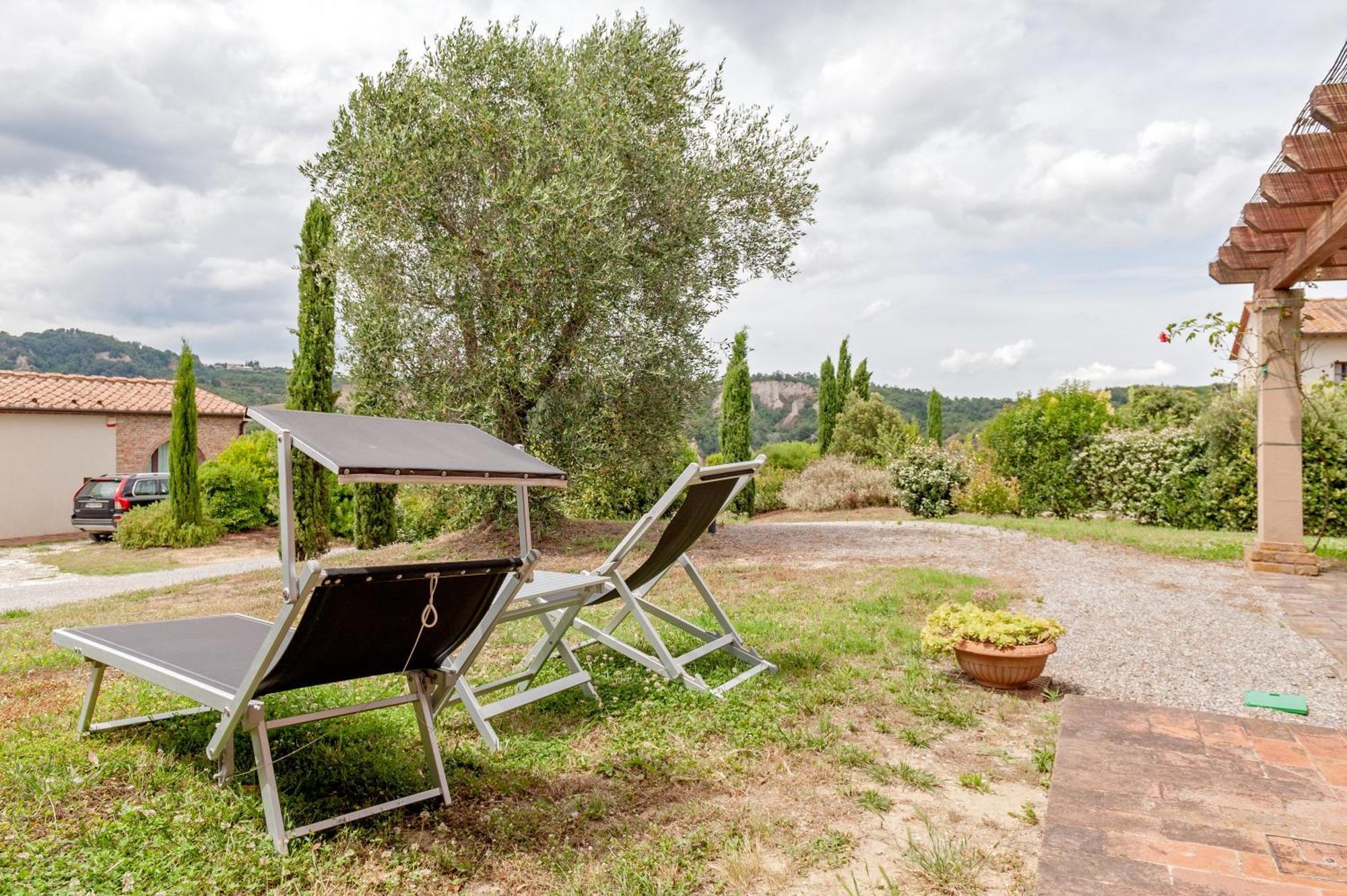 Il Borgo Delle Ville Palaia Exteriör bild